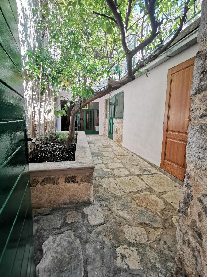 Authentico Deluxe Stari Grad Villa Stari Grad  Eksteriør billede