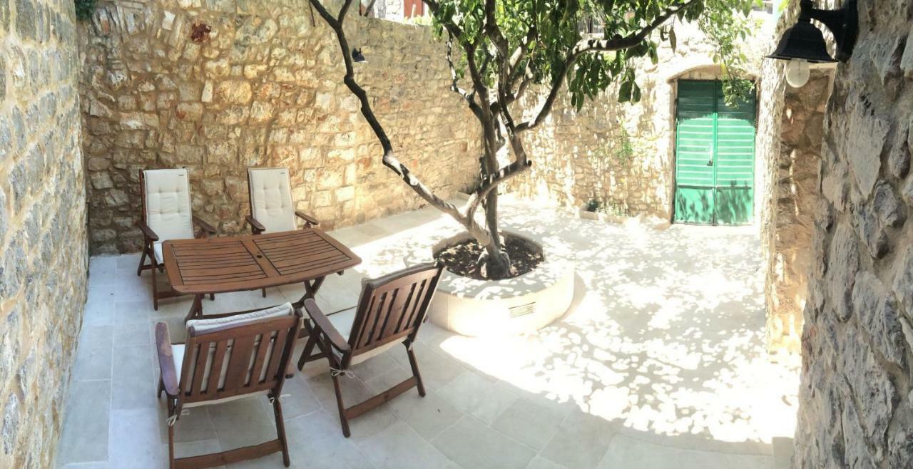 Authentico Deluxe Stari Grad Villa Stari Grad  Eksteriør billede